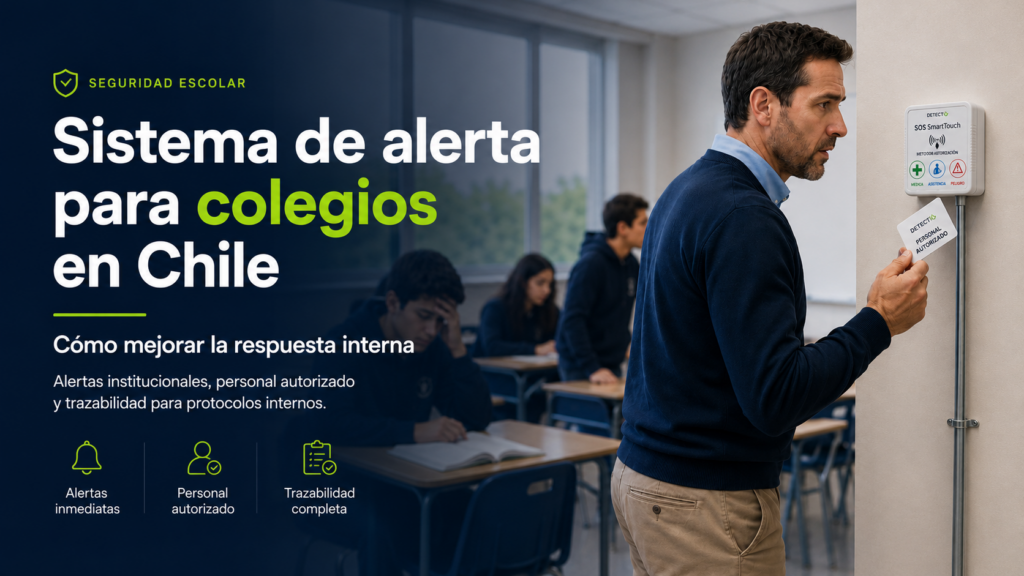 Profesor activando sistema de alerta institucional DetectIA SOS SmartTouch en una sala de clases